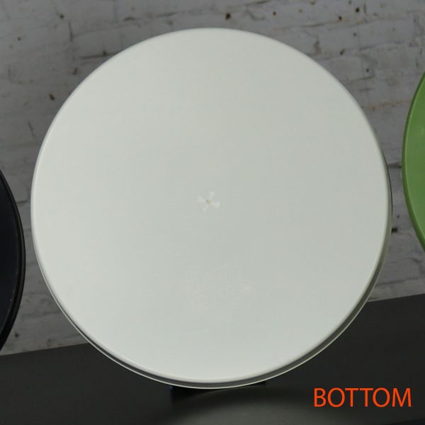 Mid Century Modern Trays Round White Plastic Splatter Platters by Sabe’s