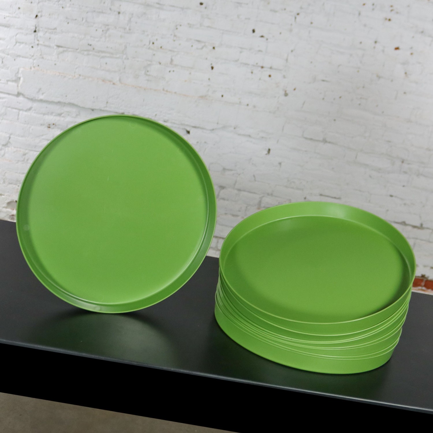 Mid Century Modern Trays Round Avocado Green Plastic Splatter Platters by Sabe’s