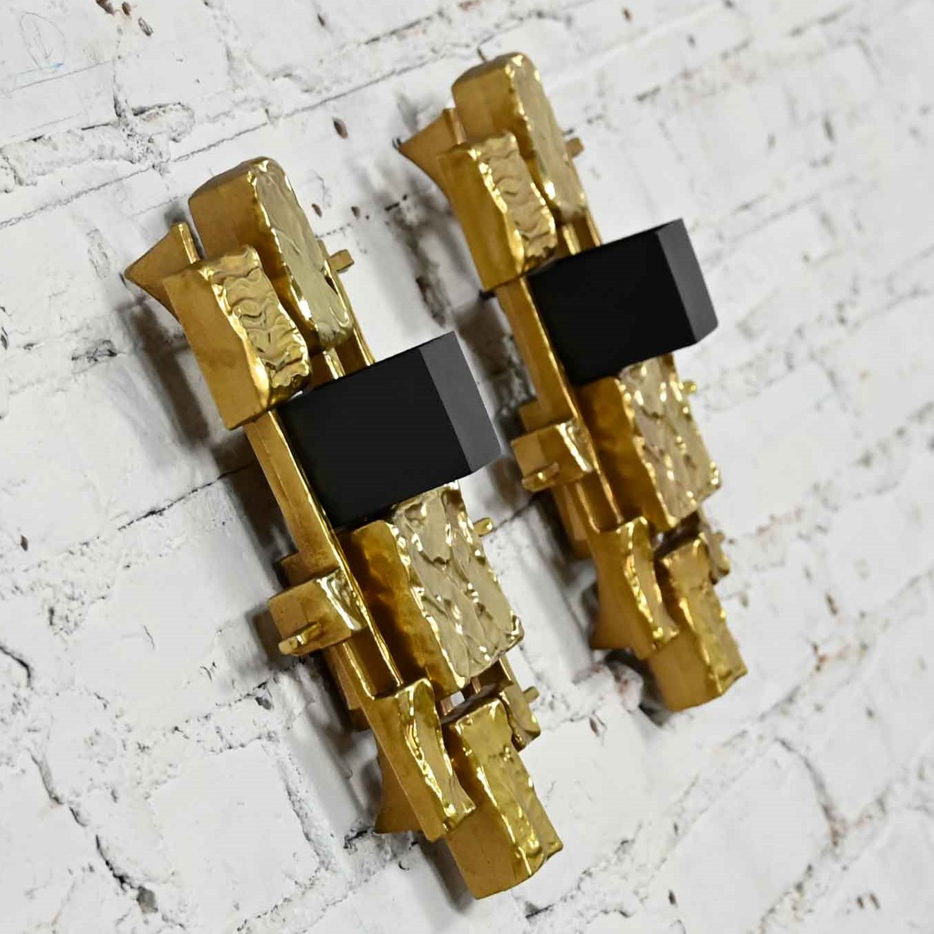 Mid-Century Modern Brutalist Plastic Wall Sconces Model #4050 by Dart Industries, a Pair