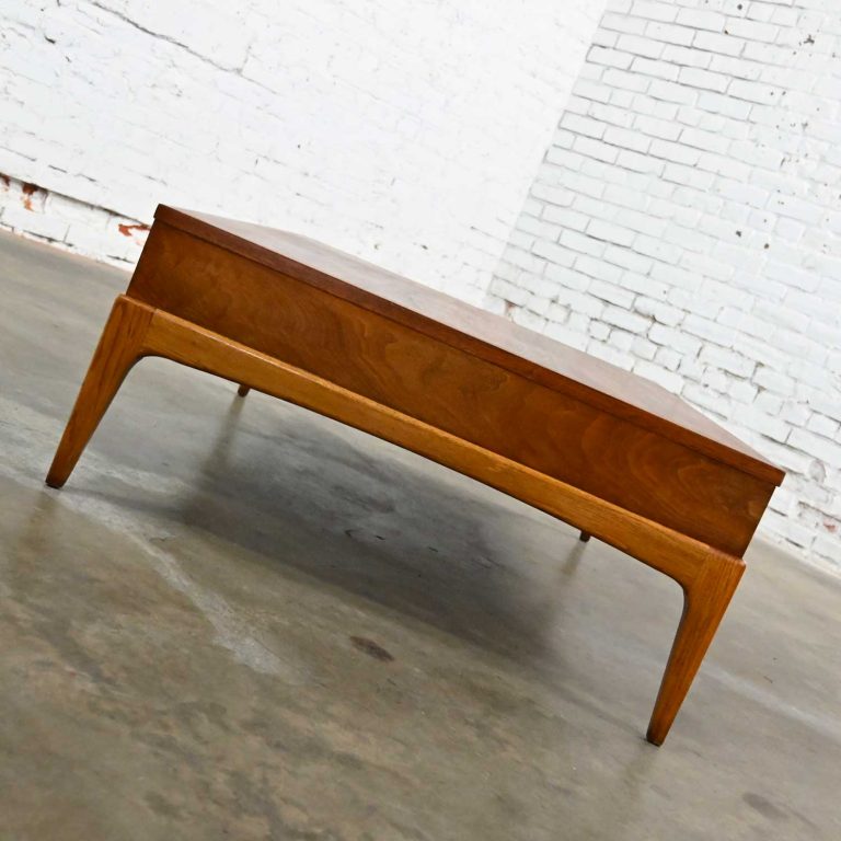 MidCentury Modern Lane Rhythm Collection Walnut Rectangular Coffee Table warehouse 414