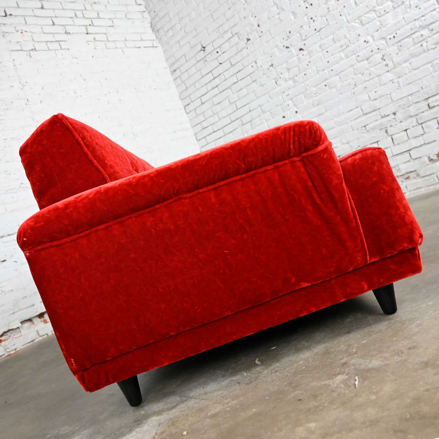 Mid Century Hollywood Regency Art Deco Style Crushed Red Velvet Chaise Lounge 1950’s