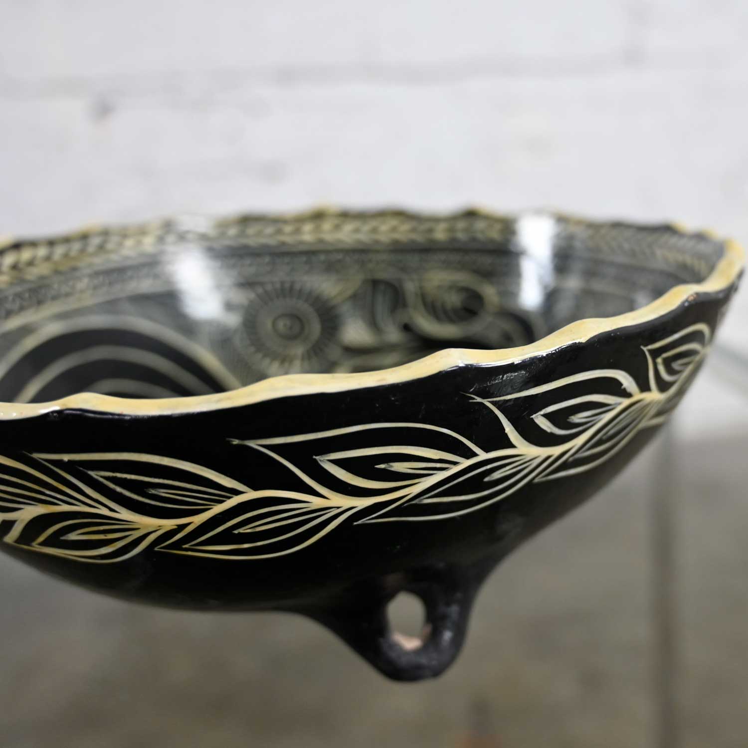 Vintage Mexican Pottery Black & White Fantasia Design Tri-Leg Fluted Bowl