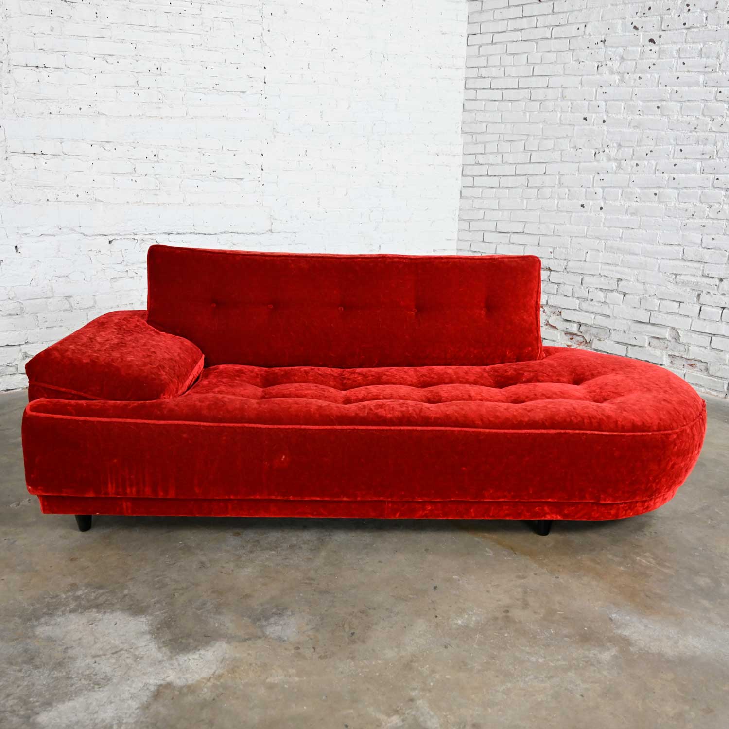 Mid Century Hollywood Regency Art Deco Style Crushed Red Velvet Chaise Lounge 1950’s