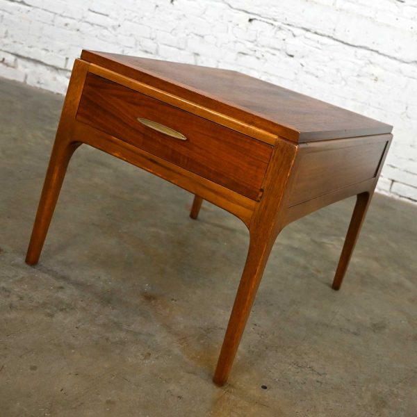 Lane Rhythm Collection Mid-Century Modern Walnut Single End Table with Drawer & Brass Pull