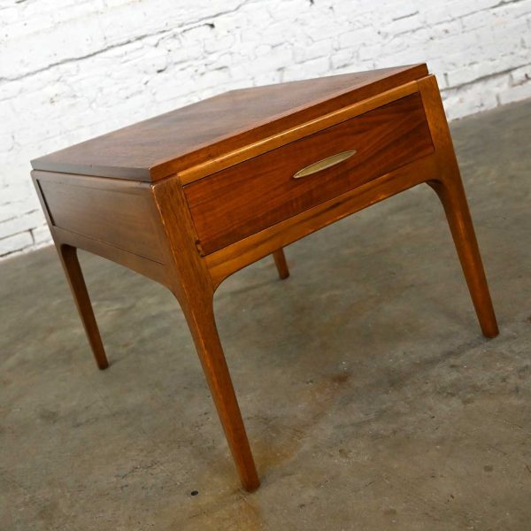 Lane Rhythm Collection Mid-Century Modern Walnut Single End Table with Drawer & Brass Pull