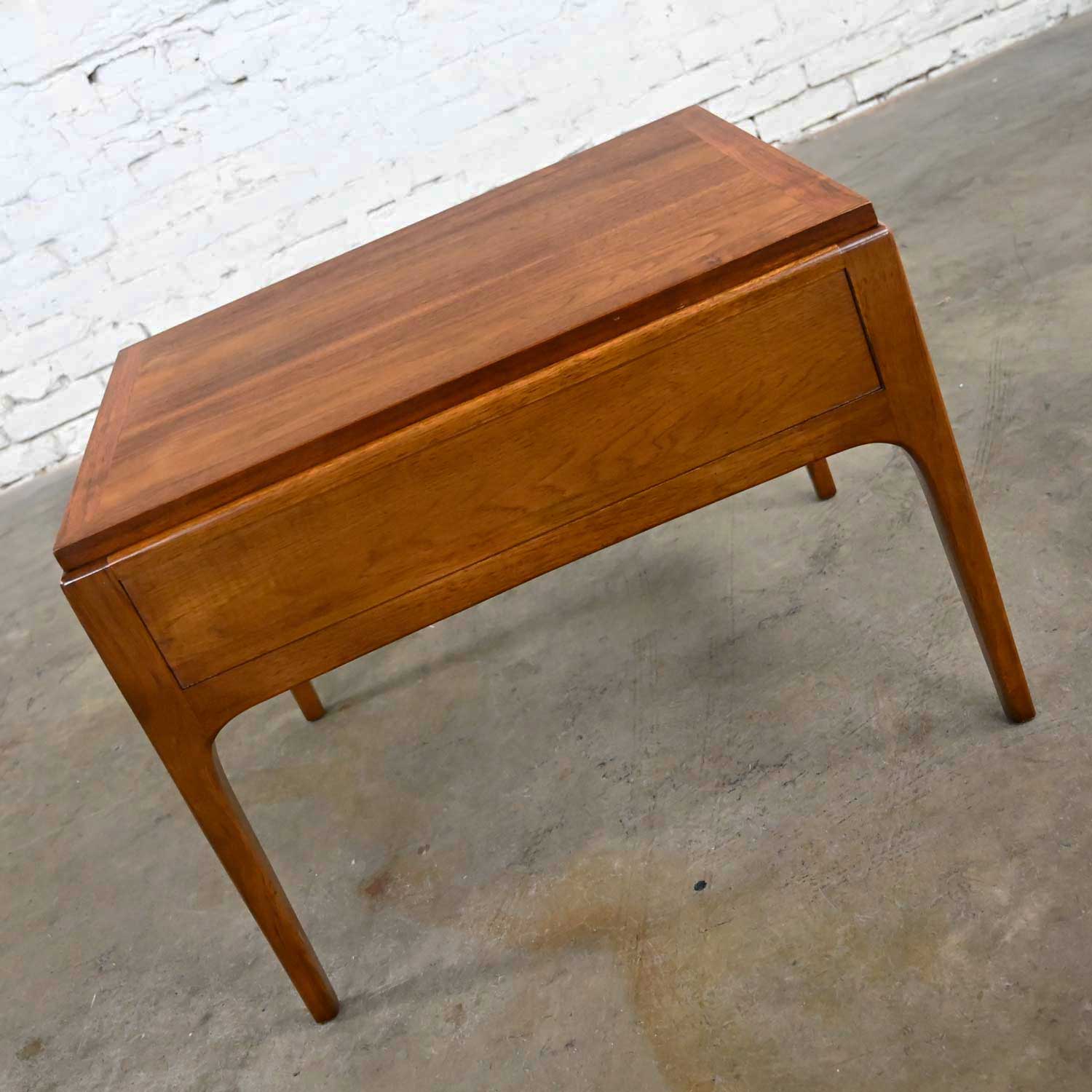 Lane Rhythm Collection Mid-Century Modern Walnut Single End Table with Drawer & Brass Pull