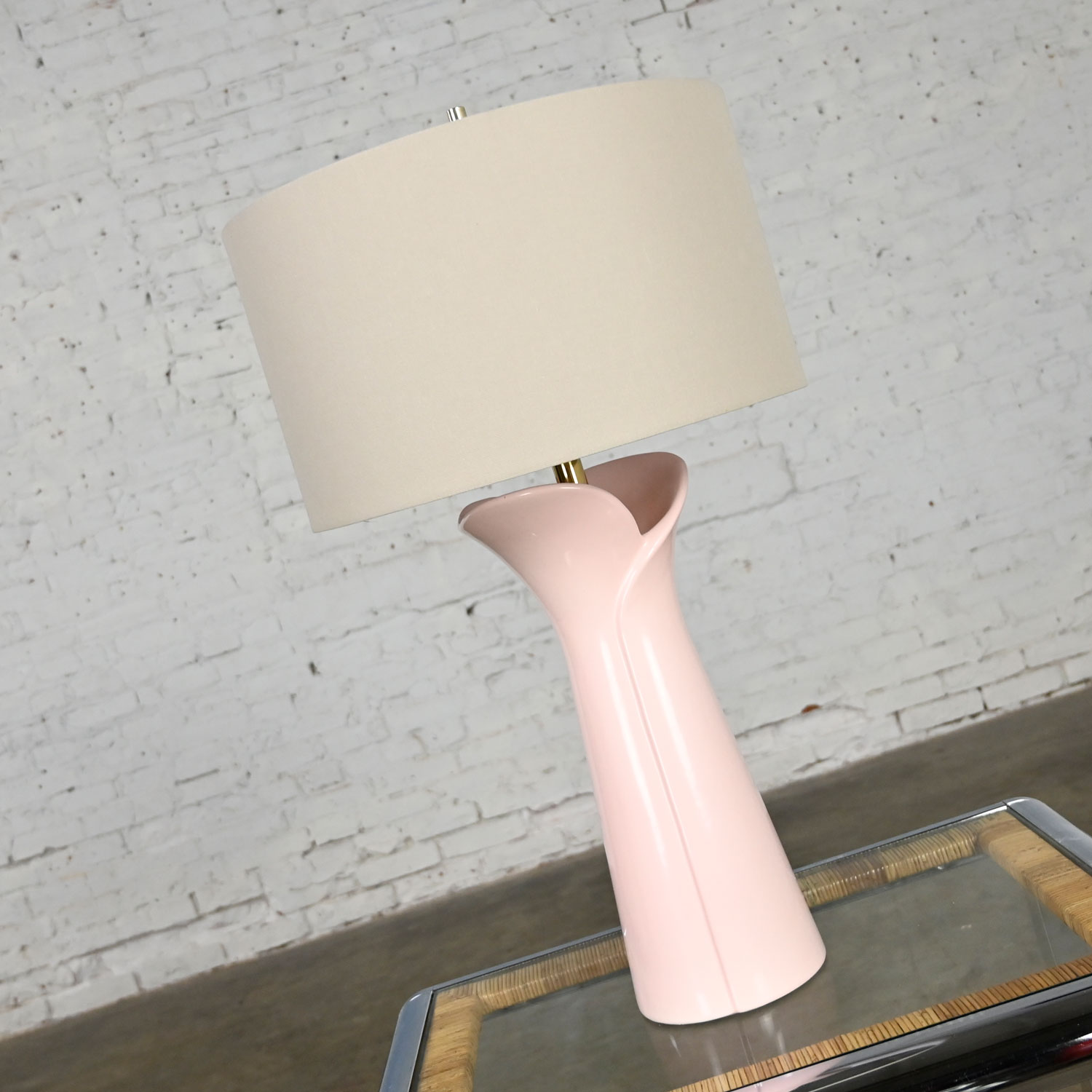 Vintage Art Deco Revival & Hollywood Regency Pink Lily-Like Modern Table Lamp