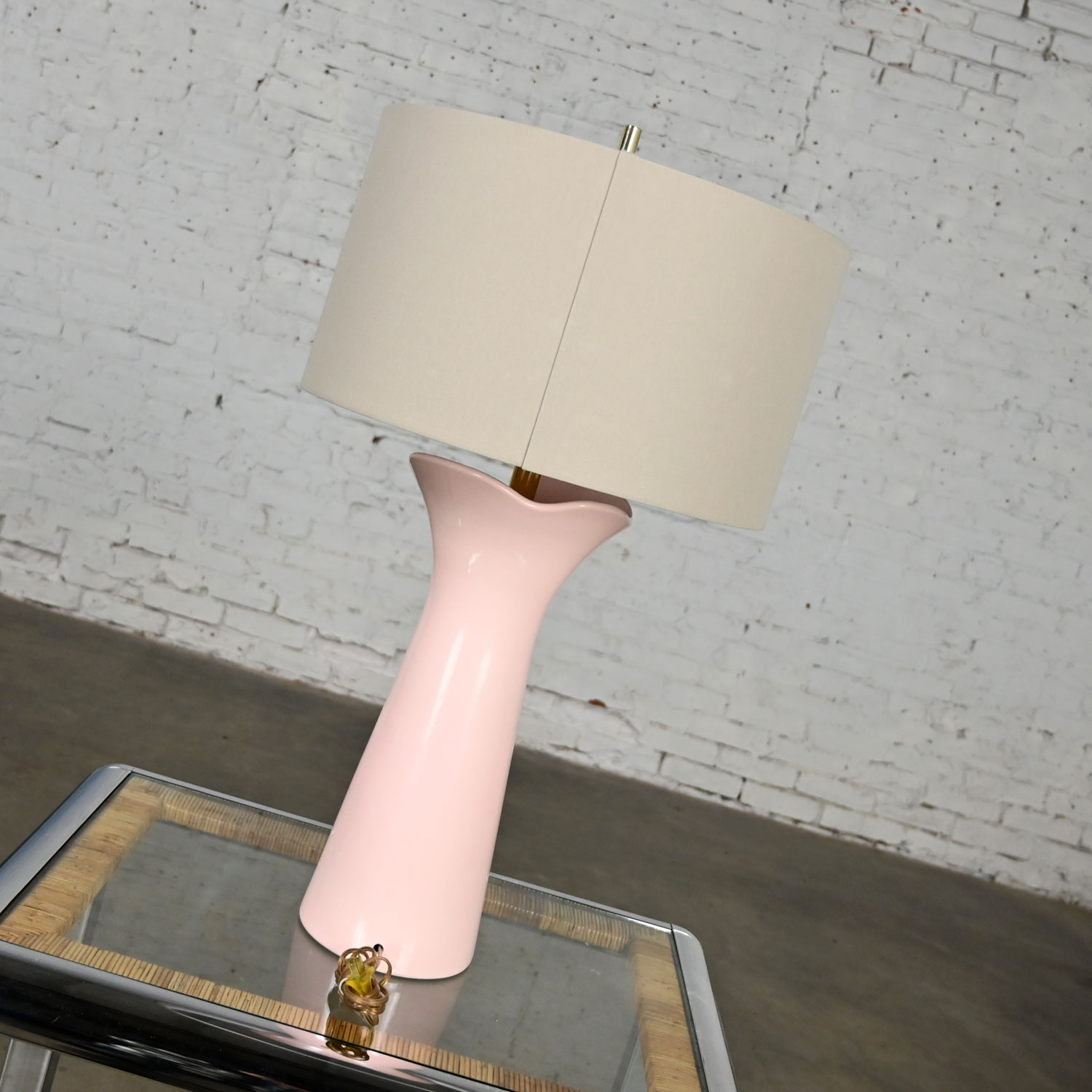 Vintage Art Deco Revival & Hollywood Regency Pink Lily-Like Modern Table Lamp