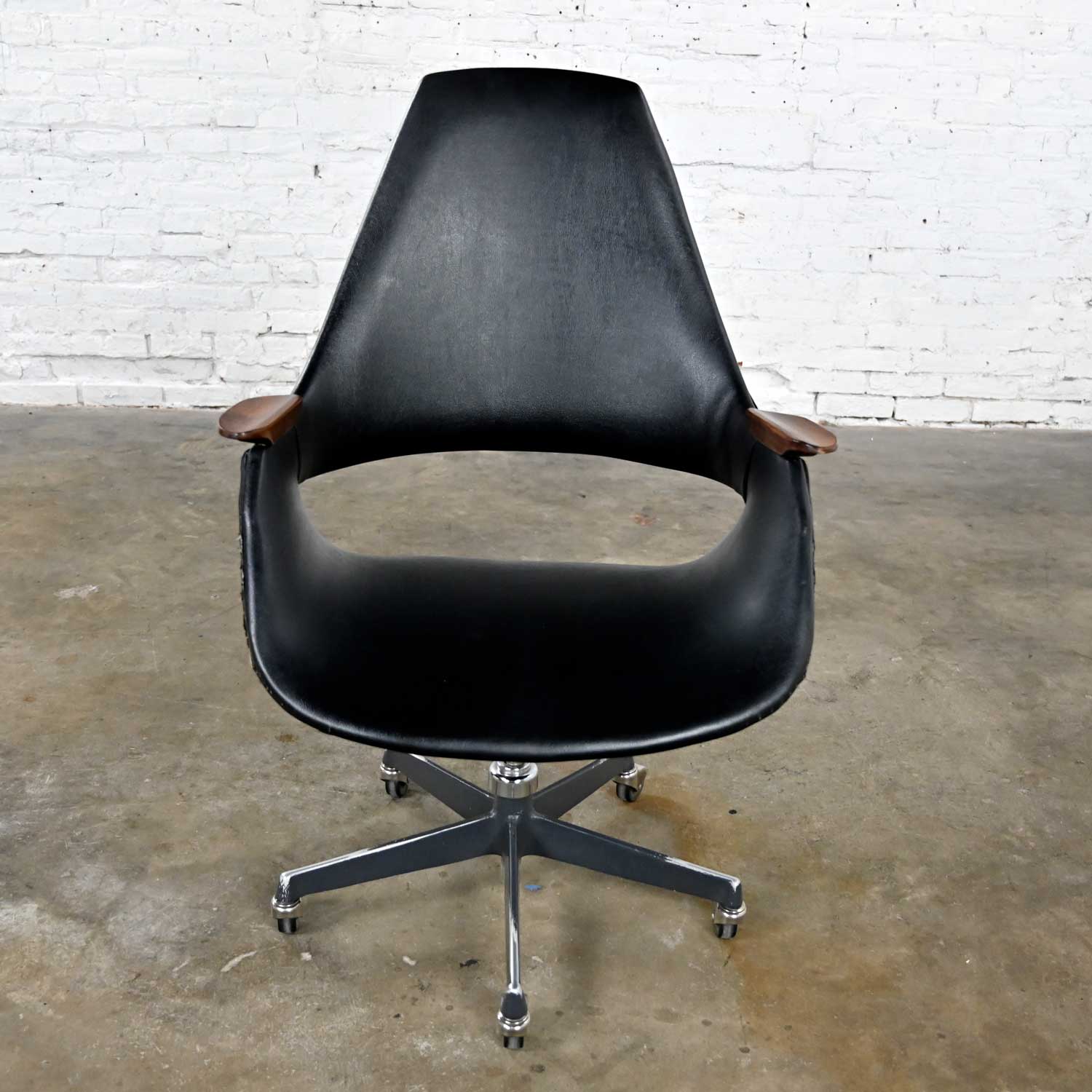 Vintage MCM Space Age Black Vinyl Rolling Desk Chair Wood Arms & Five Prong Base by Arthur Umanoff for Madison Furniture