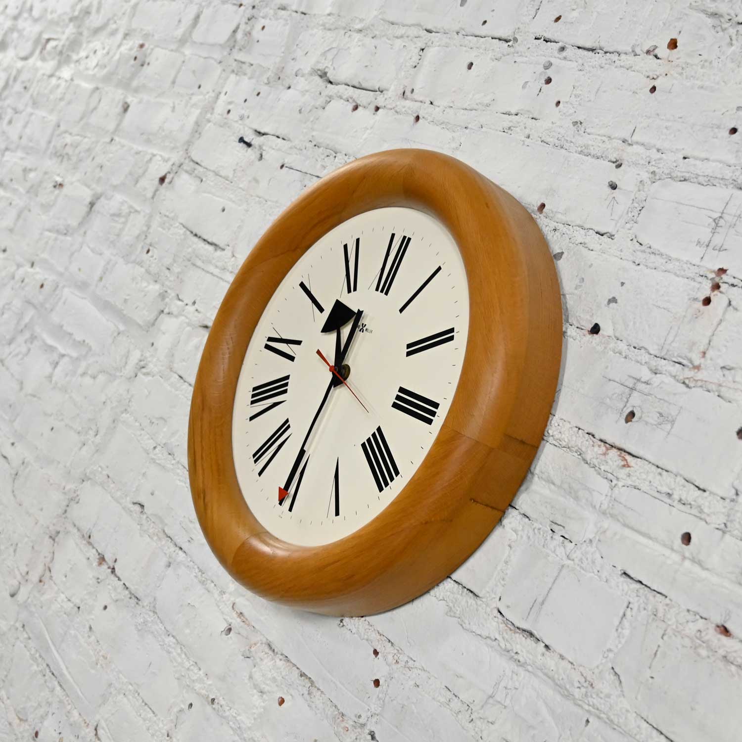 Vintage Stationmaster #611 Round Natural Oak Wall Clock by Arthur Umanoff for Howard Miller Clocks