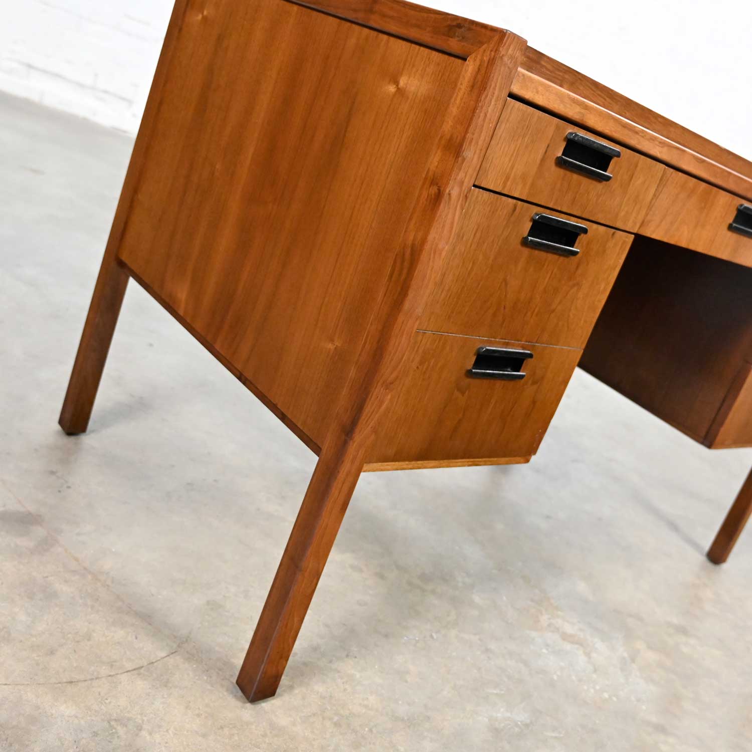 Mid-Century Modern Sligh Lowry Petite Walnut Veneer 6 Drawer Desk with Cane Front