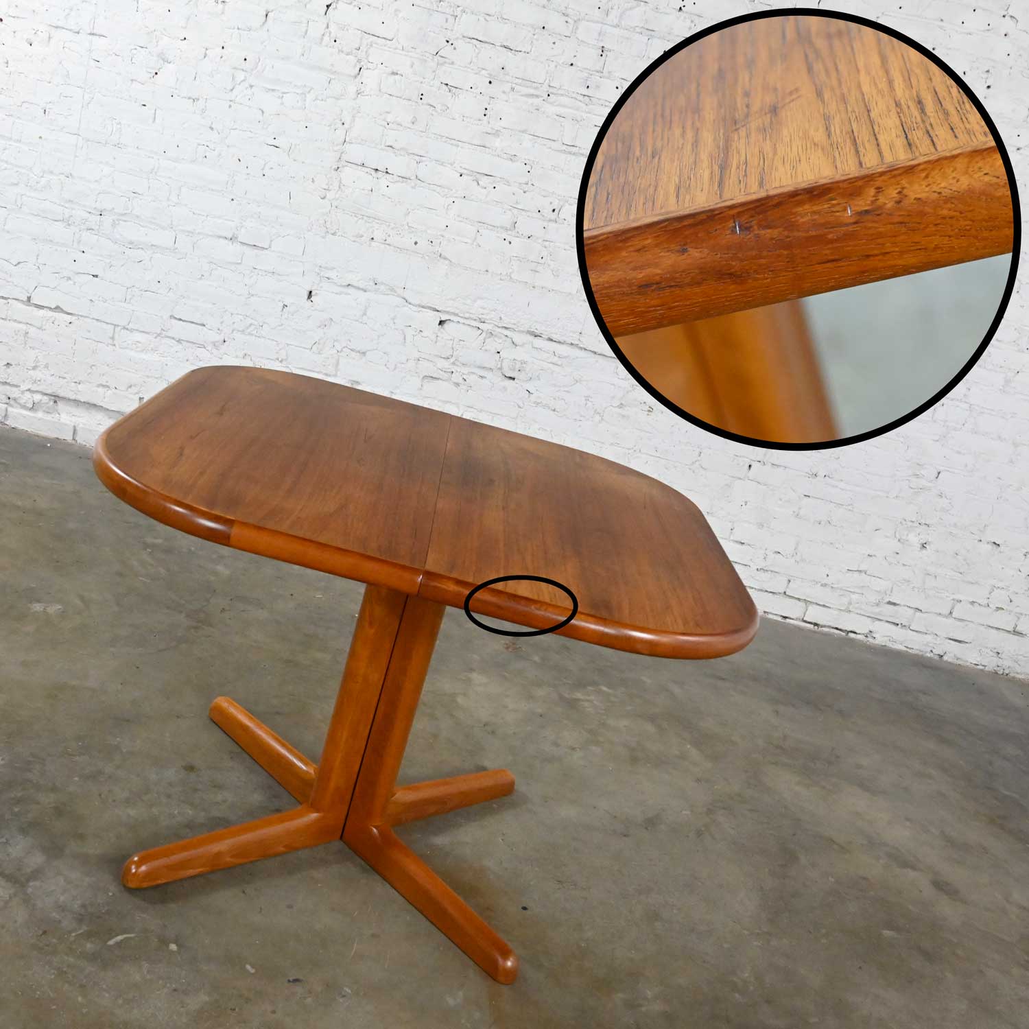 Vintage Teak Scandinavian Modern Expanding Dining Table with 2 Leaves Style Neils Moller