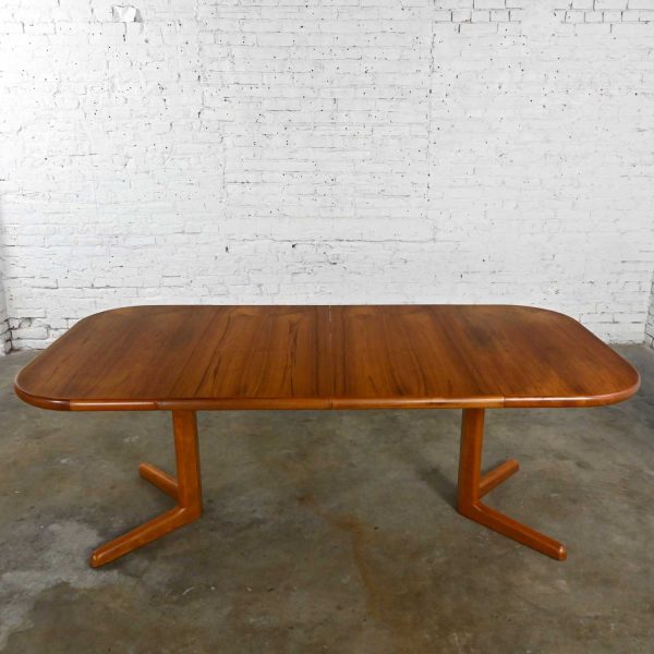 Vintage Teak Scandinavian Modern Expanding Dining Table with 2 Leaves Style Neils Moller