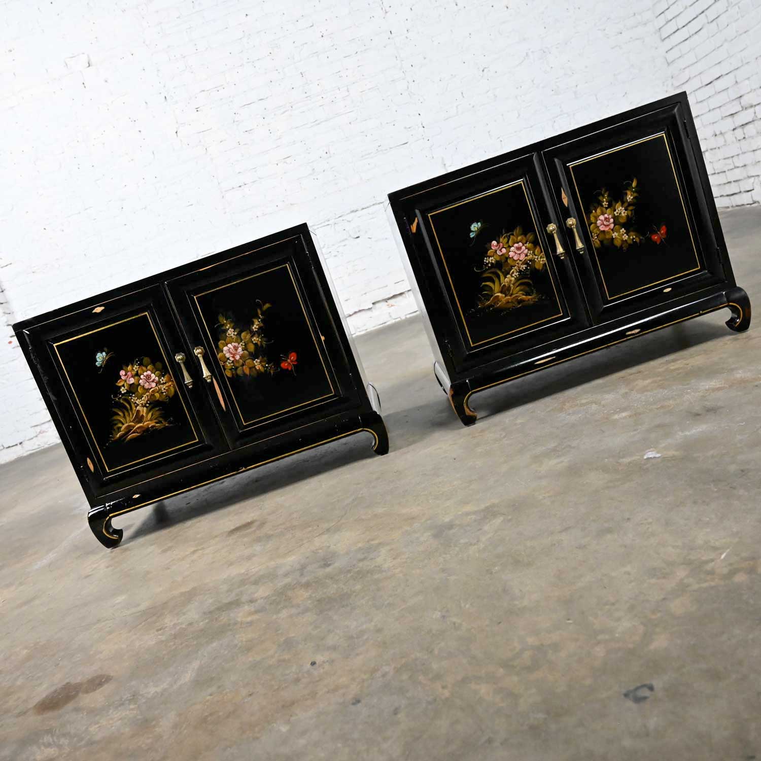 Vintage Union National Chinoiserie Chow Leg Ming Style Pair of Nightstands Floral Design & Distressed Finish
