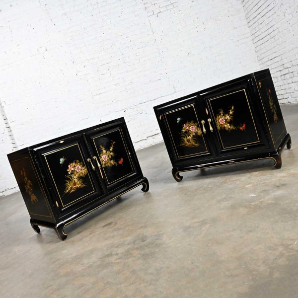 Vintage Union National Chinoiserie Chow Leg Ming Style Pair of Nightstands Floral Design & Distressed Finish