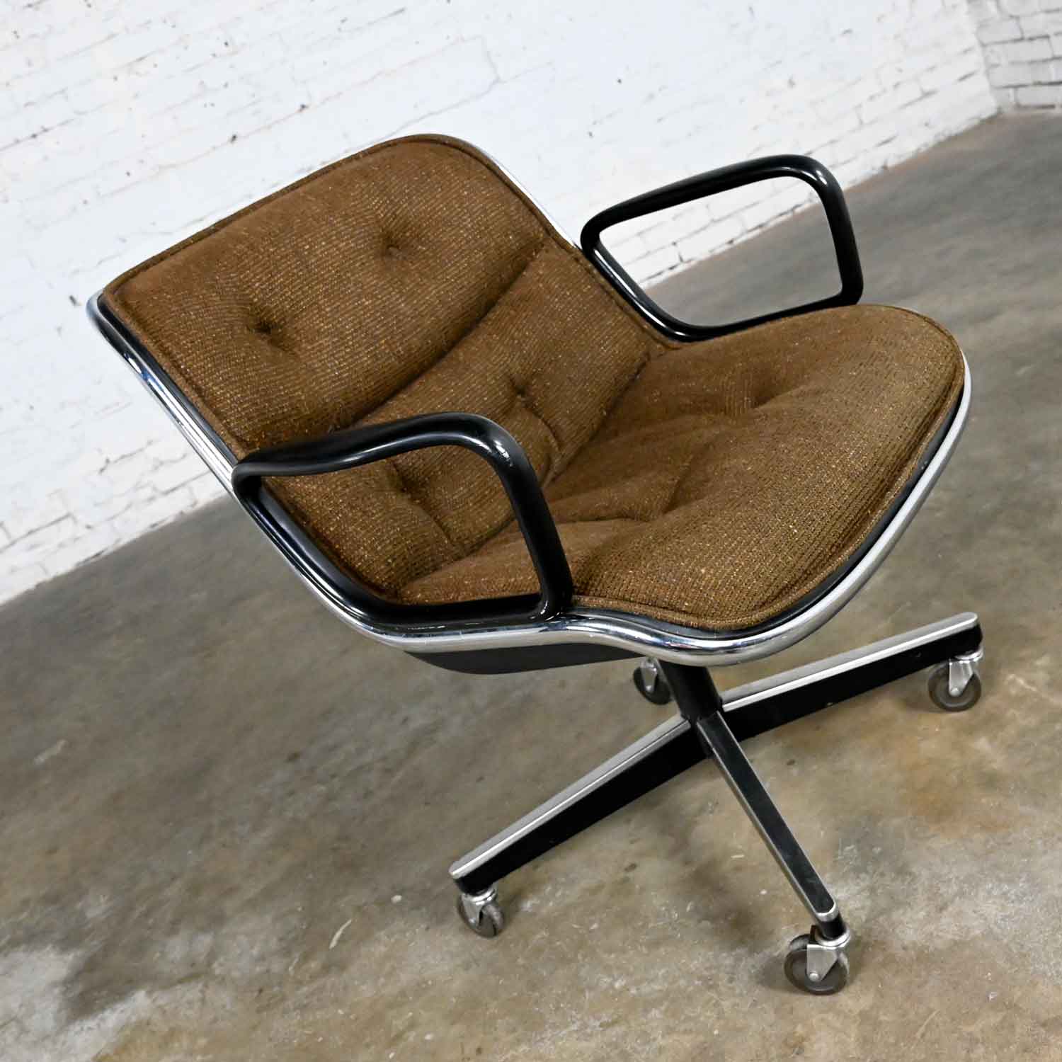 Executive Armchair by Charles Pollock for Knoll Brown Tweed Hopsacking 4 Prong Base with Casters