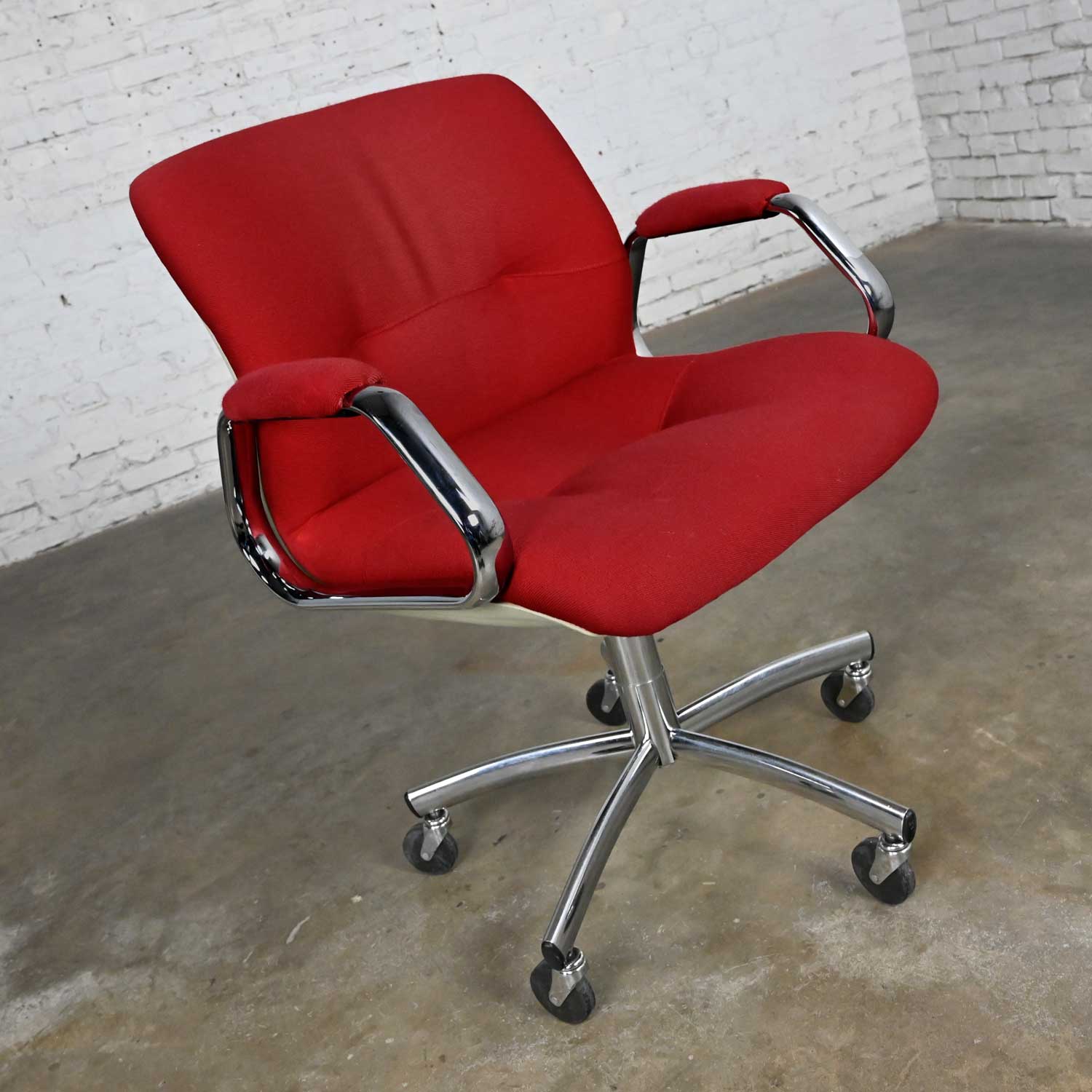 Bemærk venligst radar Kæledyr Vintage Modern Steelcase Chrome & Red Swivel Rolling Chair #454 Style  Charles Pollock – warehouse 414