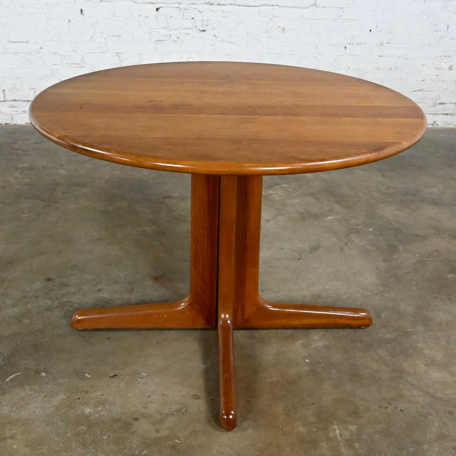 Vintage Scandinavian Teak Round Top Pedestal Base Dining Table KD Furniture by Sun Furniture