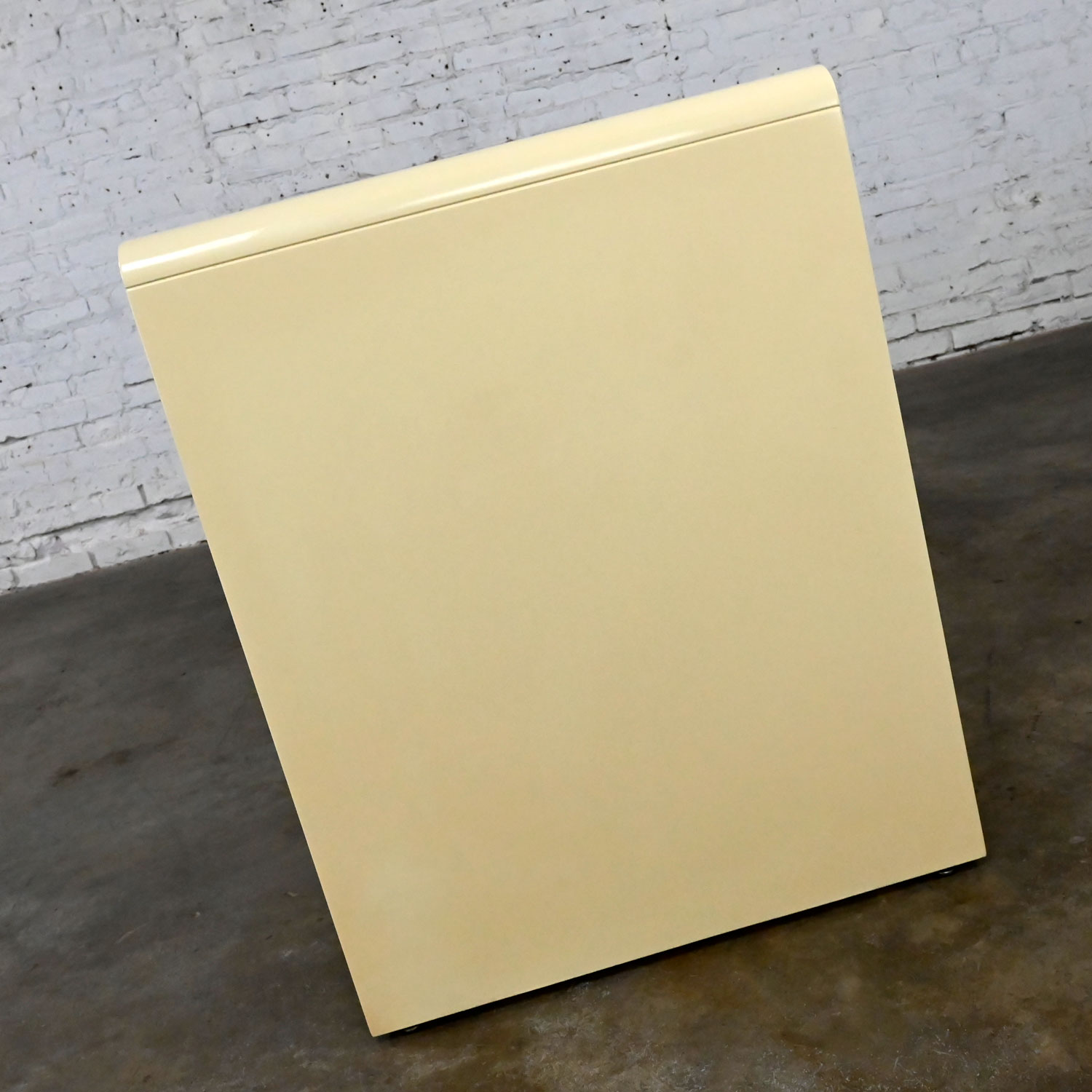 Modern Off White Lacquered Desk Brass Details in the Style of Milo Baughman & Karl Springer