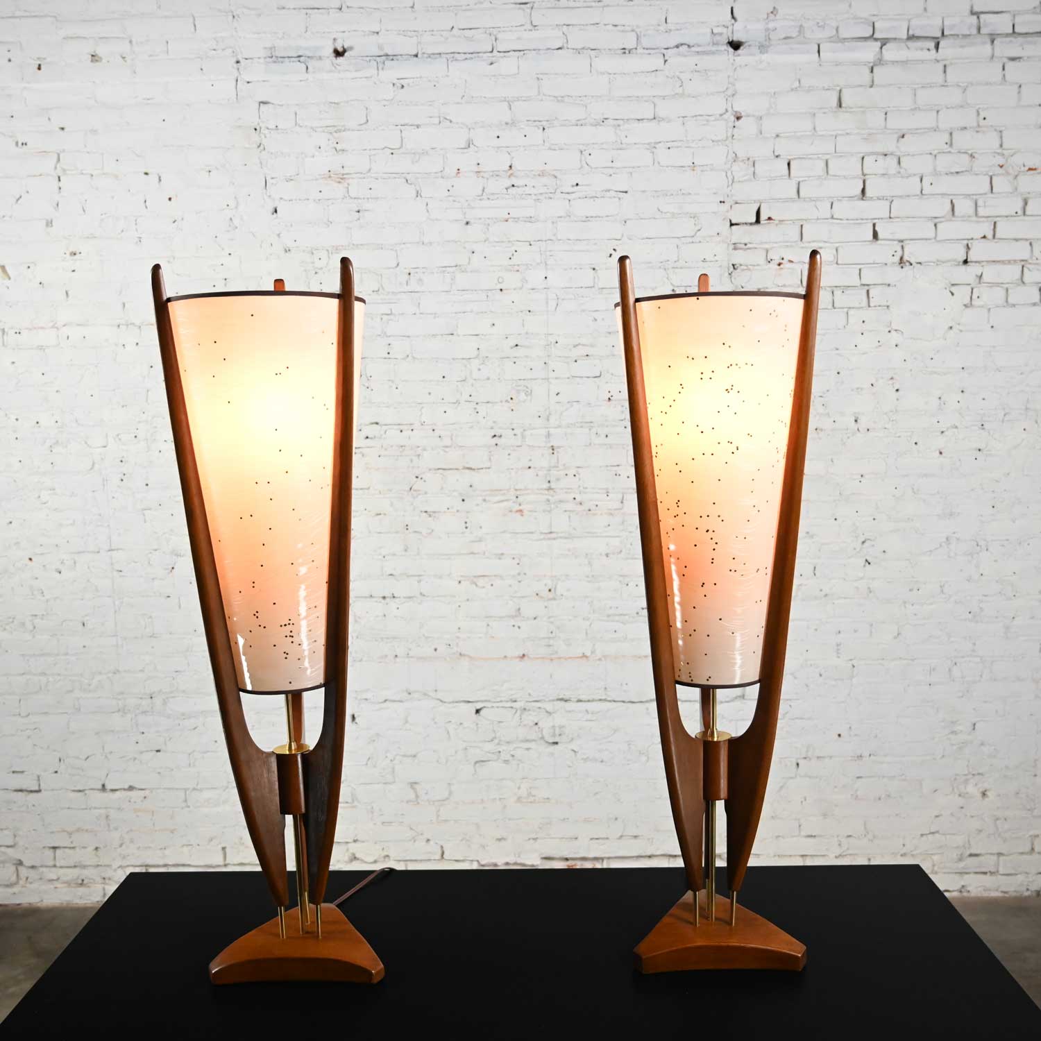 Vintage Mid Century Modern Sculpted Cone Table Lamps by Arthur Jacobs for Modeline