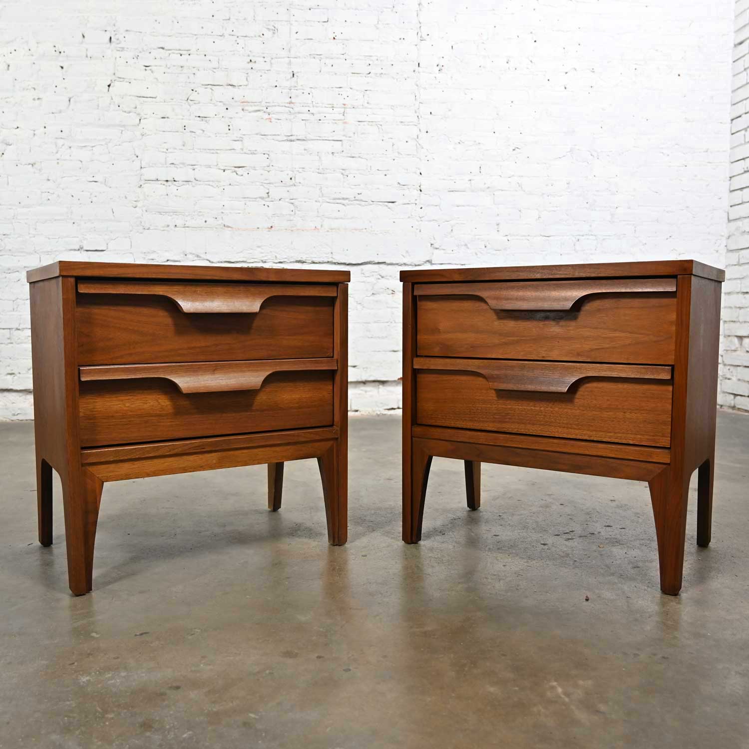 Vintage Mid Century Modern Johnson Carper Fashion Trend Pair of Walnut Nightstands or End Tables