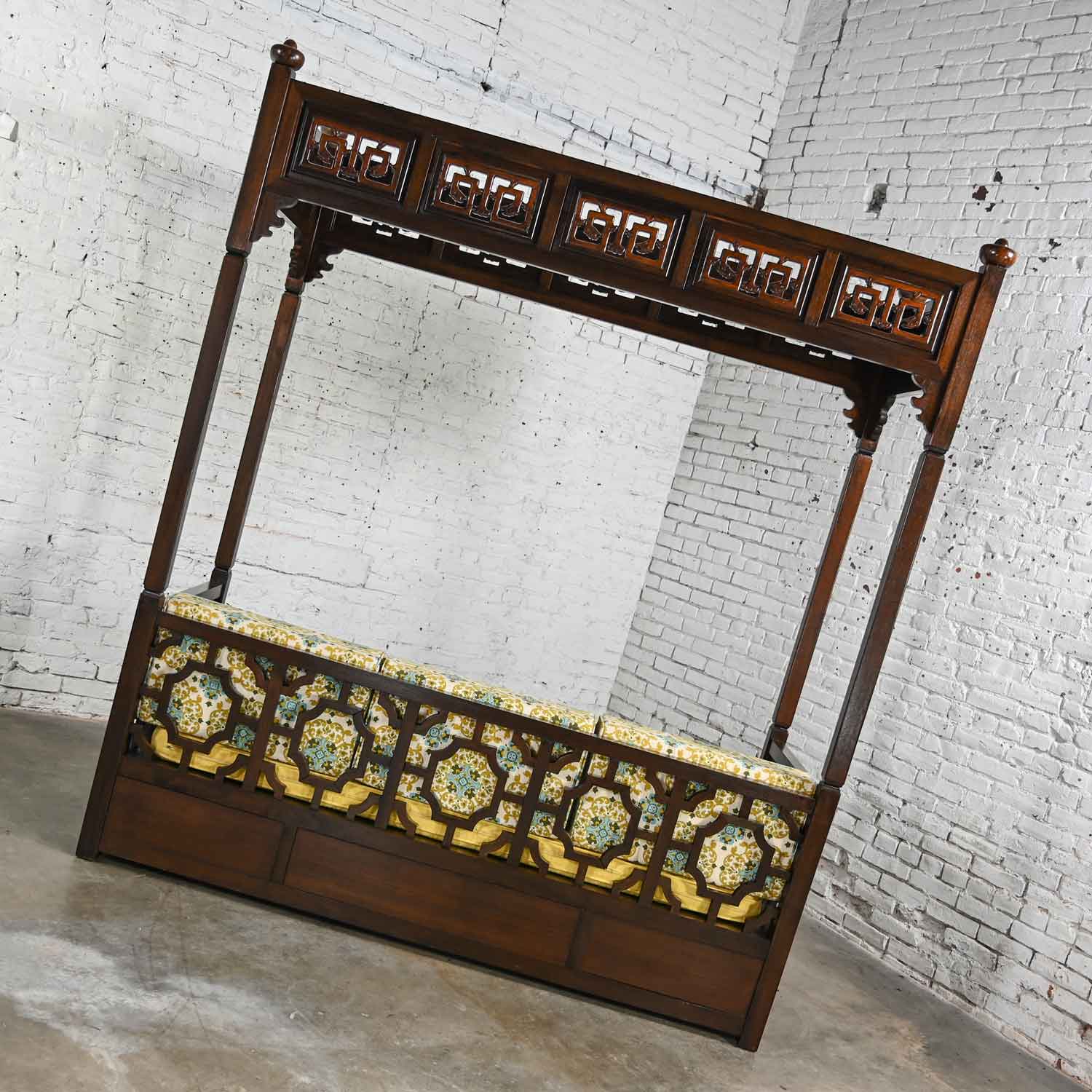 Vintage Chinoiserie Hand Carved Canopy Daybed in the Style of a Chinese Wedding Bed