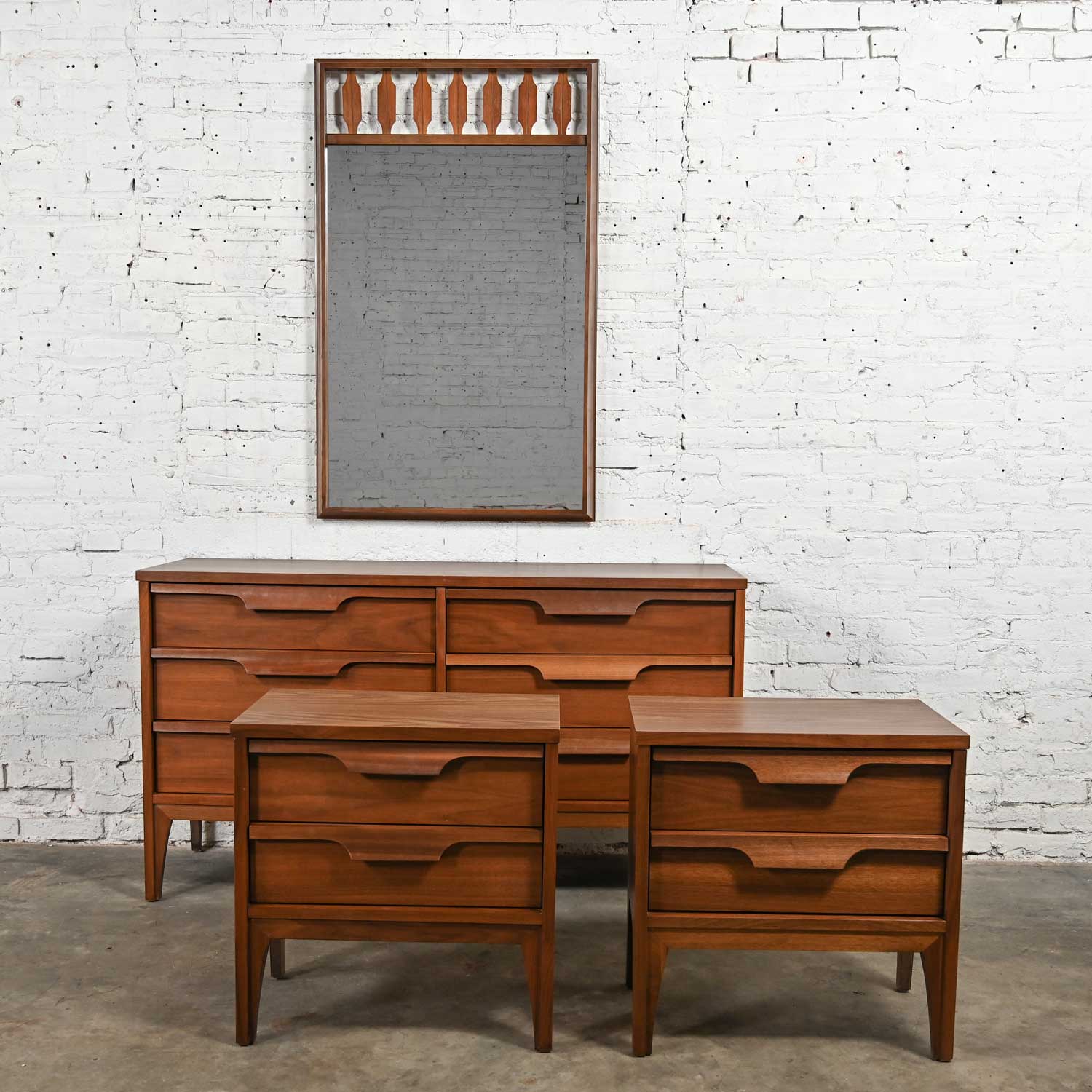 Vintage Mid Century Modern Johnson Carper Fashion Trend 4 Piece Walnut Bedroom Set Dresser Mirror & Nightstands