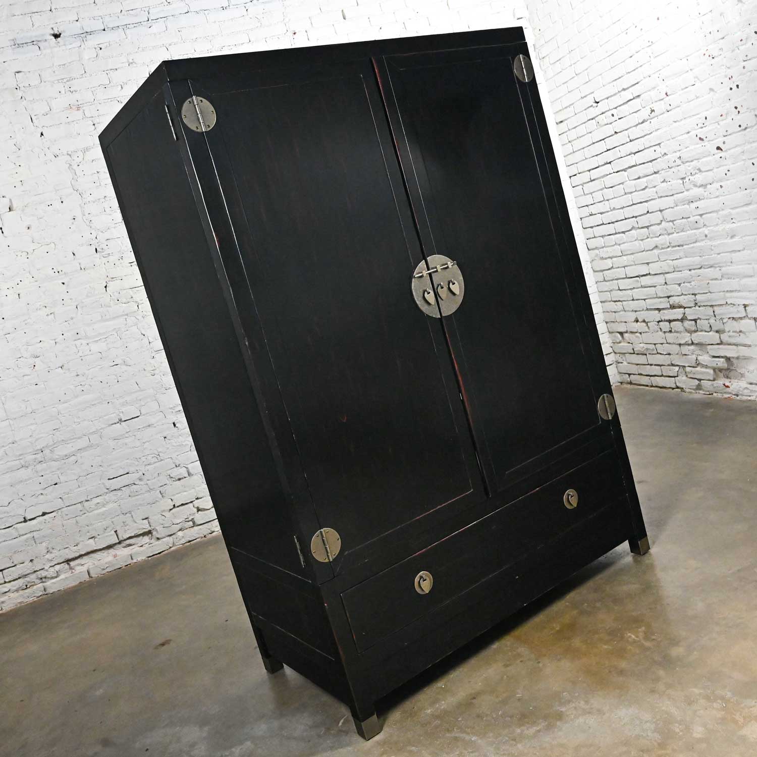 Late 20th Century Chinoiserie or Asian Style Baker Milling Road Entertainment Storage Cabinet