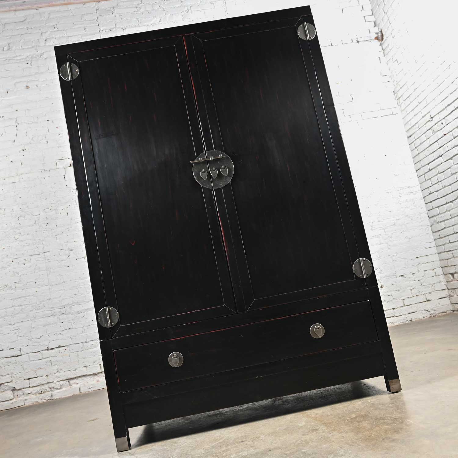 Late 20th Century Chinoiserie or Asian Style Baker Milling Road Entertainment Storage Cabinet