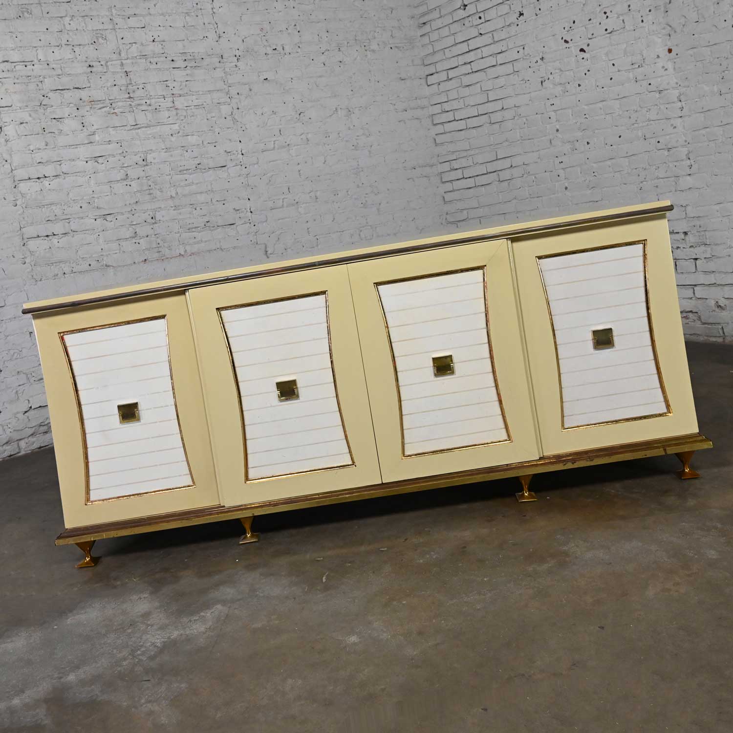 Mid-20th Century Hollywood Regency Credenza or Dresser by Renzo Rutili for Johnson Furniture