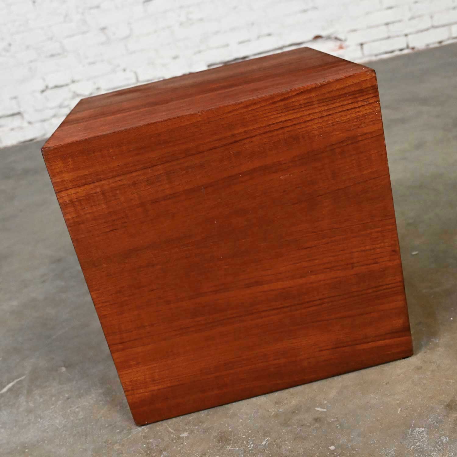 Mid-20th Century MCM to Scandinavian Modern Teak Veneer Cube Side or End Table