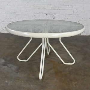 Mid-20th Century MCM Style of Tropitone Outdoor Table Paperclip Pedestal Base & Round Dimpled Glass Top