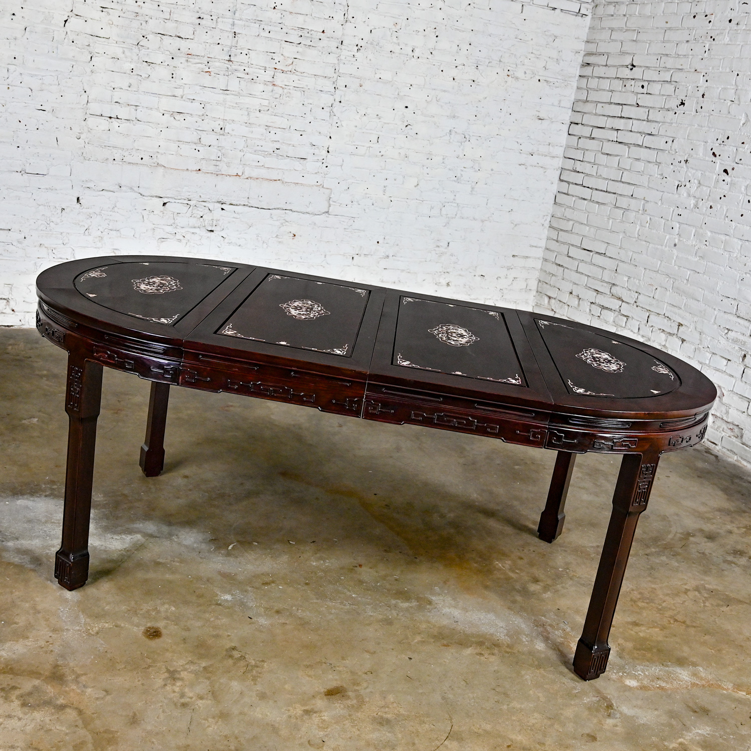 Mid-Late 20th Century Chinese Chinoiserie Dining Table Rosewood & Mother of Pearl Round to Oval with 2 Leaves