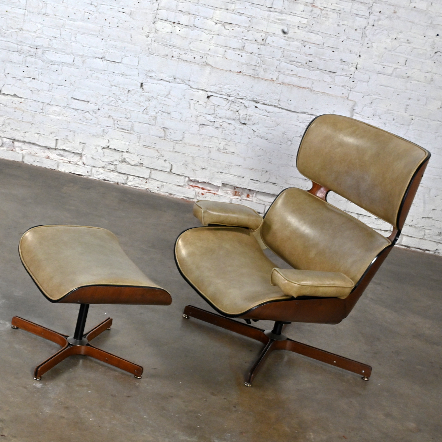 Mid Century Modern Mr. Chair Lounge Chair & Ottoman by George Mulhauser for Plycraft