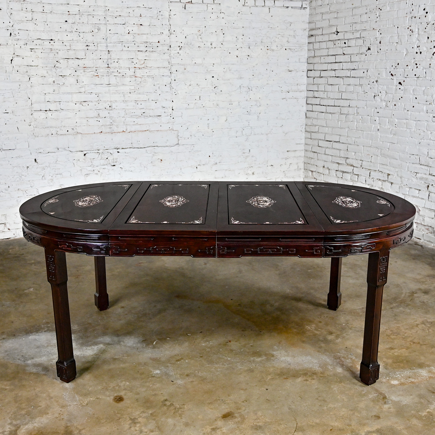 Mid-Late 20th Century Chinese Chinoiserie Dining Table Rosewood & Mother of Pearl Round to Oval with 2 Leaves