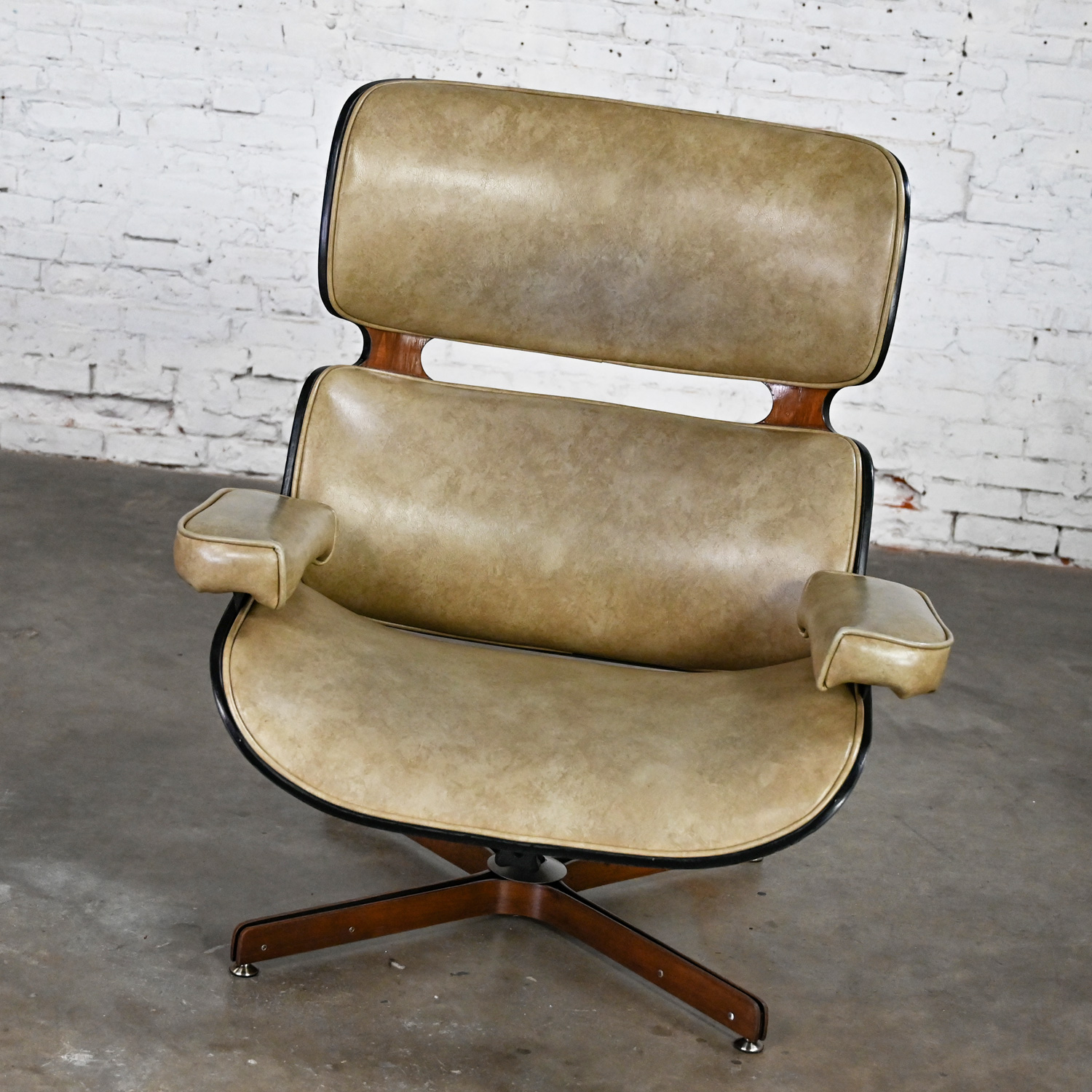 Mid Century Modern Mr. Chair Lounge Chair & Ottoman by George Mulhauser for Plycraft