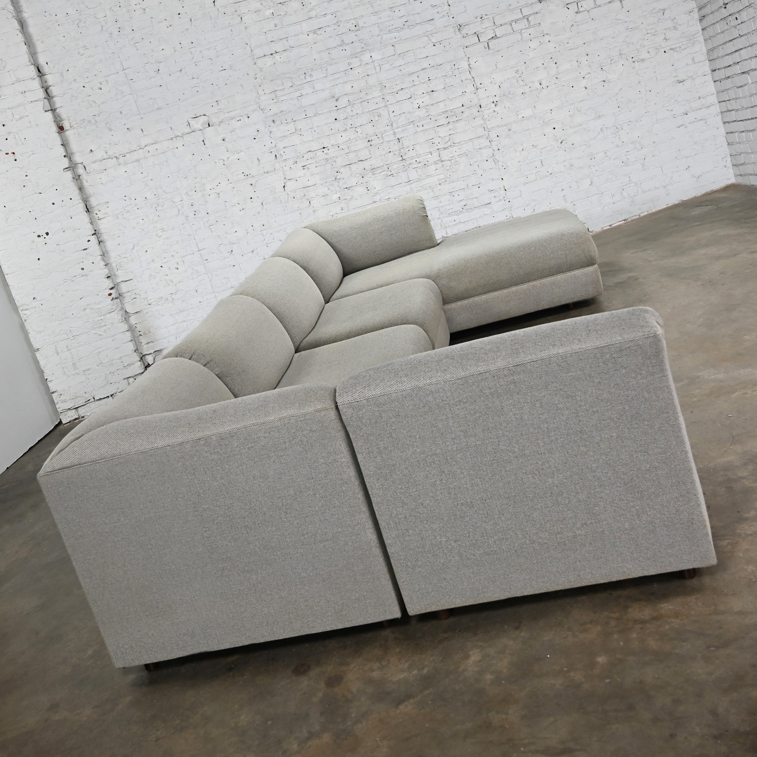 Late 20th Century Modern Modular Sectional Sofa 5 Pieces with Chaise Gray Tweed Fabric
