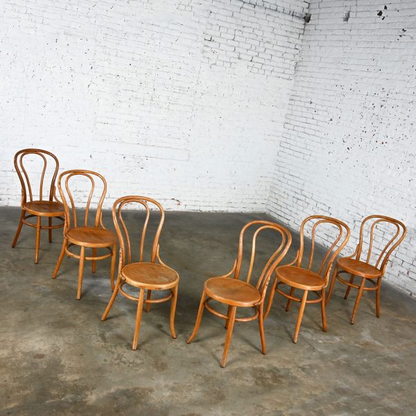 Early 20th Century Bauhaus Oak Bentwood Chairs Attributed to Thonet #18 Café Chair Set of 6