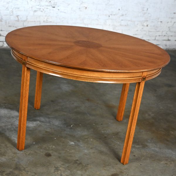 1960-1970’s Chinoiserie Hollywood Regency Round Extension Dining Table Tamerlane Collection by Thomasville w/2 Leaves