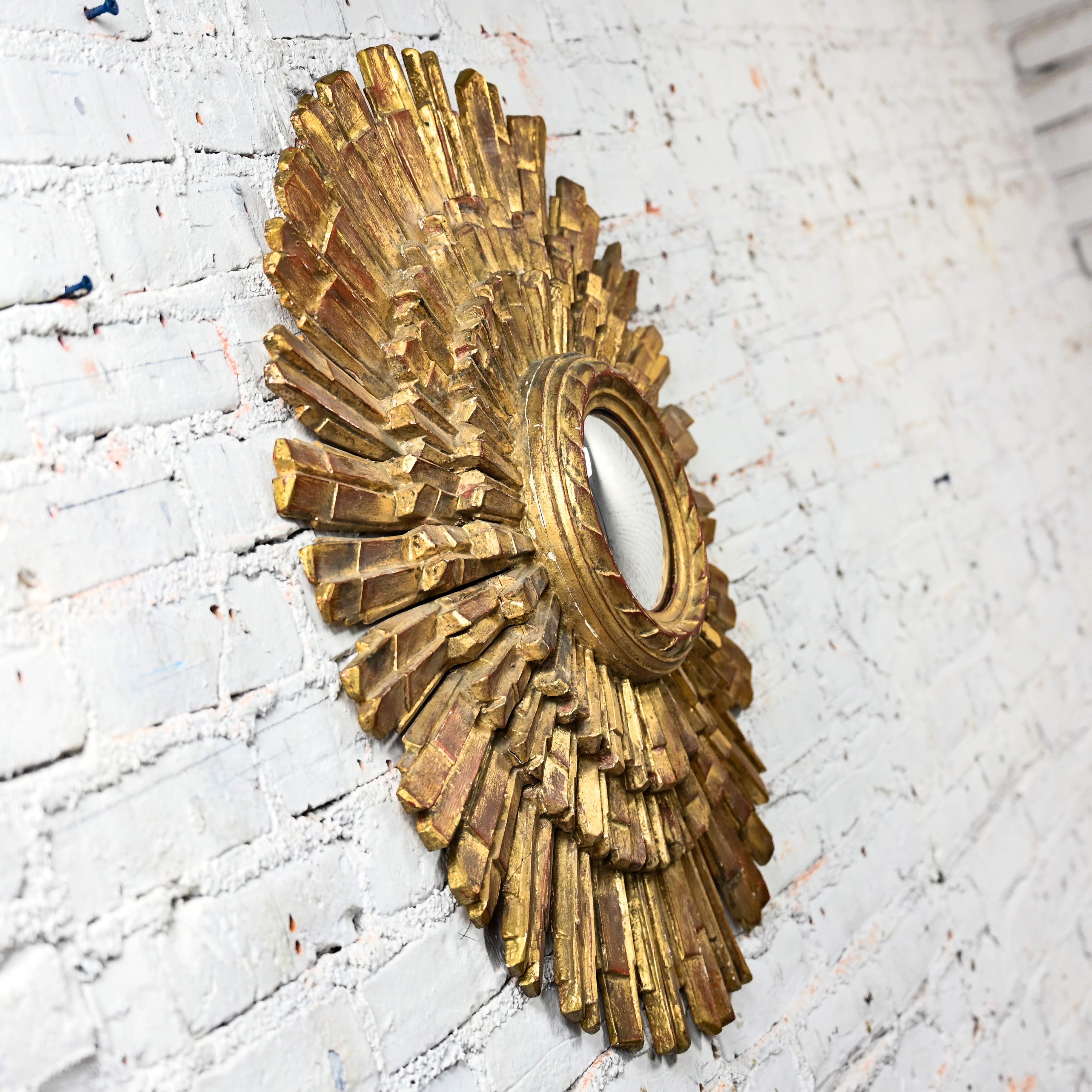 Mid-20th Century Italian Renaissance Gilded Sunburst Convex Mirror Wall Hanging Décor by Palladio