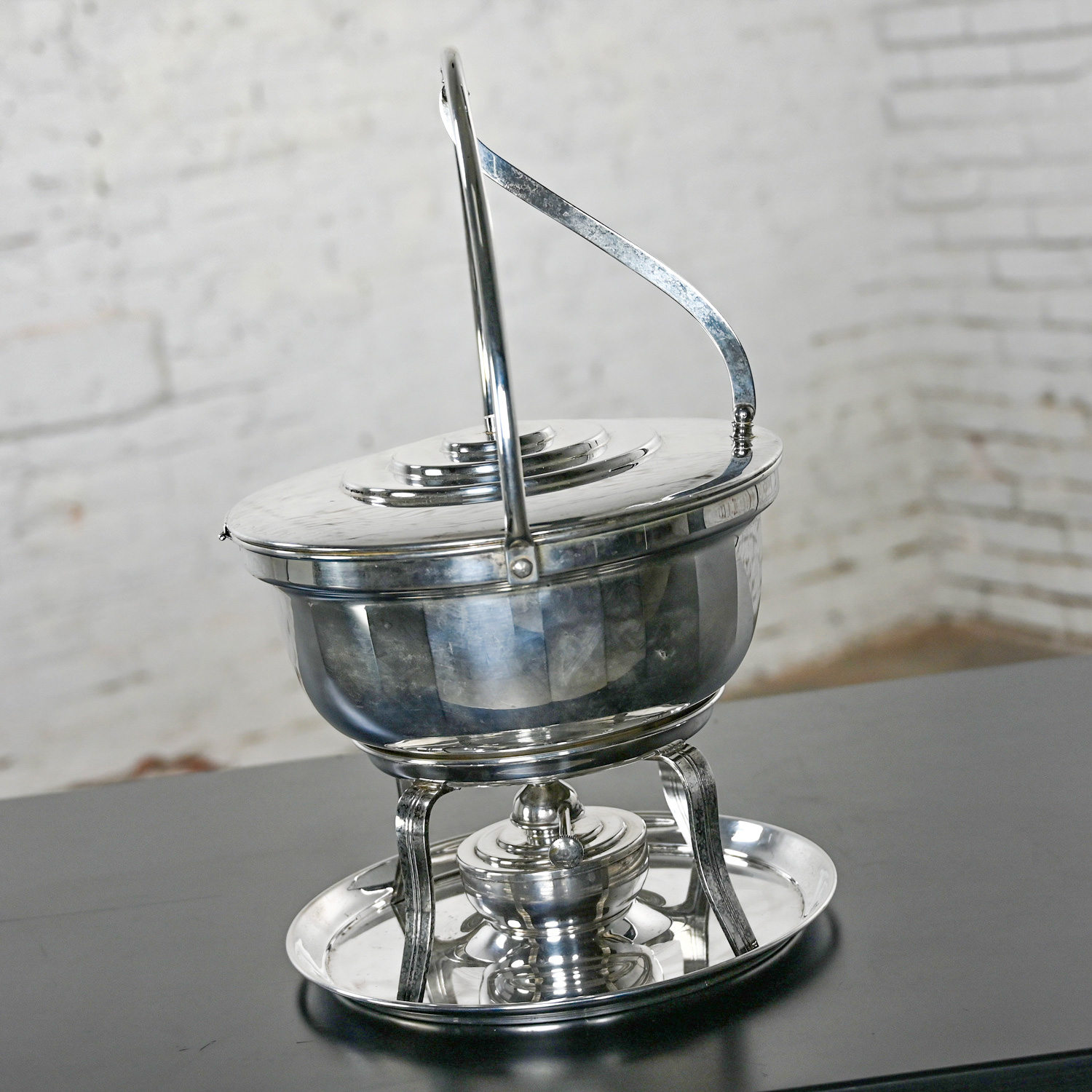 Mid-Late 20th Century Art Deco Revival Silver Plated Round Chafing Dish Buffet Set 5 Pieces by English Silver Manufacturing Company
