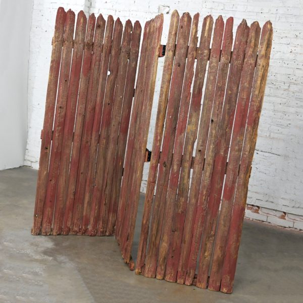 20th Century Rustic Red & Natural Distressed Manchester Picket Fence 3-Panel Folding Screen