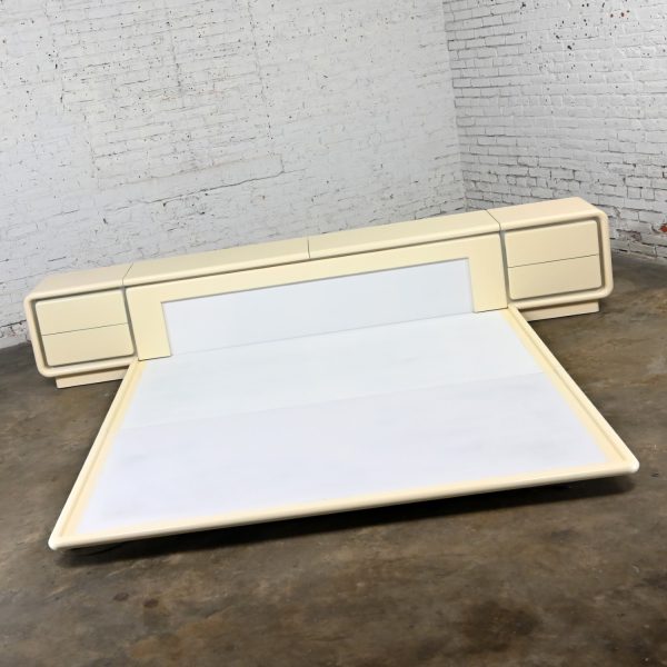 1970-1980’s Modern to Postmodern King Platform Bed & Nightstands by Glenn of California Off White Lacquer