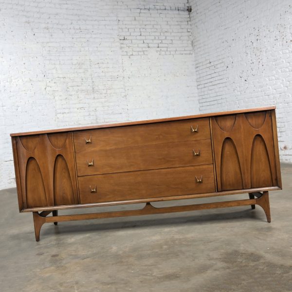 Mid-Century Modern Brutalist Brasilia Broyhill Premier Series Dresser 6130-33 Walnut & Brass