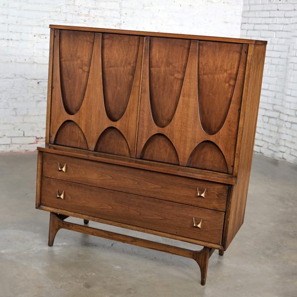 Mid-20th Century Mid Century Modern Broyhill Brasilia Premier Series 6130-41 Gentleman’s or Door Chest