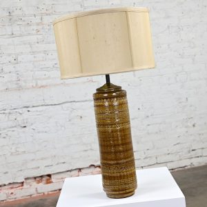 1963 Mid-Century Modern Golden Brown Italian Pottery Rimini Ambra Series Table Lamp by Aldo Londi for Bitossi & Raymor