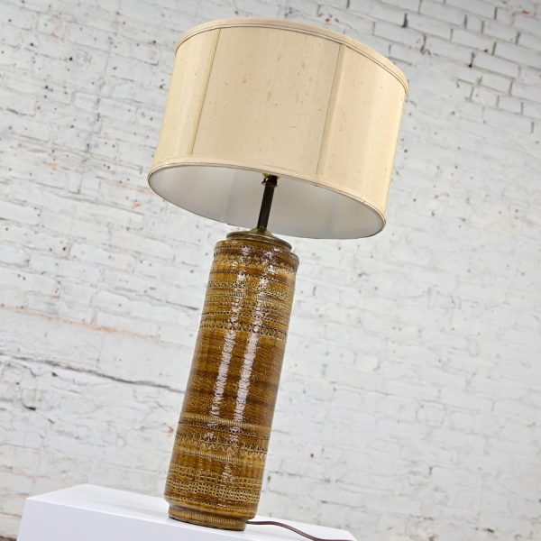 1963 Mid-Century Modern Golden Brown Italian Pottery Rimini Ambra Series Table Lamp by Aldo Londi for Bitossi & Raymor