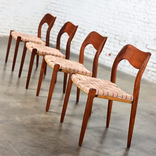 Neils O Moller Scandinavian Modern Model 71 Teak Dining Chairs by J.L. Mollers Mobelfabrik Set of 4 Unupholstered