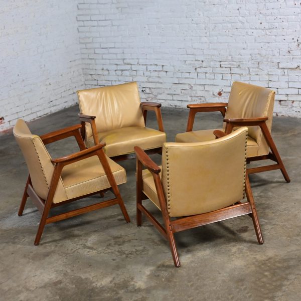 Set of 4 Mid-20th Century Mid Century Modern Gunlocke Armchairs Gold Leather with Walnut Frames