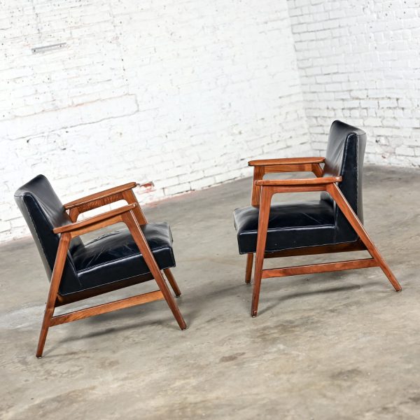 Pair Mid-20th Century Mid Century Modern Gunlocke Armchairs Black Leather with Walnut Frames